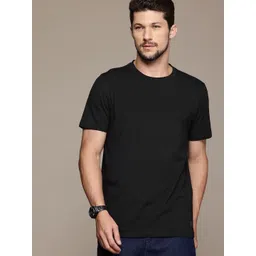 Roadster Men Solid Regular Fit T-shirt image 1