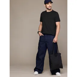 Roadster Men Solid Regular Fit T-shirt image 5