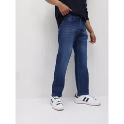 The Roadster Life Co. Men Relaxed Fit Mid-Rise Light Fade Stretchable Jeans-picture-26