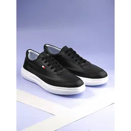 The Roadster Lifestyle Co. Men Black & White Padded Insole Contrast Sole Sneakers-picture-20