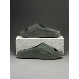 The Roadster Lifestyle Co Men Textured Casual Slip-On Sliders-picture-30