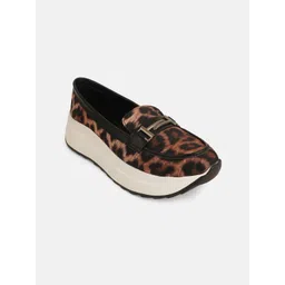The Roadster Lifestyle Co Women Leopard Printed Sneakers-picture-42