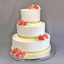 Roses with Pearls and Golden Lace Fondant Wedding Cake (5 Kg)-picture-28