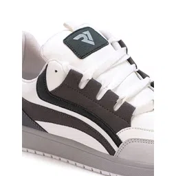 RUN SEVEN Men Colourblocked PU Sneakers image 4