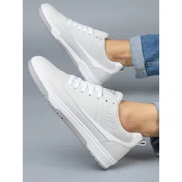 RUN SEVEN Men Round Toe Lightweight Sneakers image 2