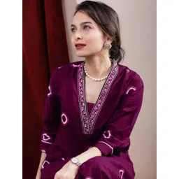 RUNICHA Women Printed Regular Kurta with Trousers-picture-13