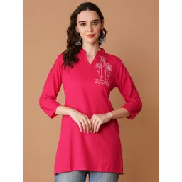 Ruvii Women Mandarin Collar Embroidered Thread Work Kurta-picture-11