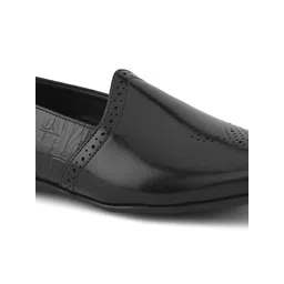 San Frissco Men Textured PU Loafers image 2