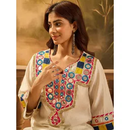 Sangria Floral Embroidered Round Neck Thread Work Straight Kurta With Trousers & Bag-picture-17