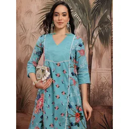 Sangria Floral Print Lace Inserts Paneled Kurta With Trousers-picture-15