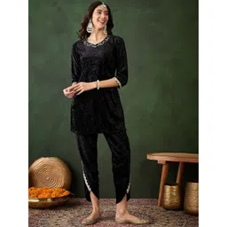Sangria Floral Yoke Design Gotta Patti Velvet Straight Kurta & Harem Pant-picture-27