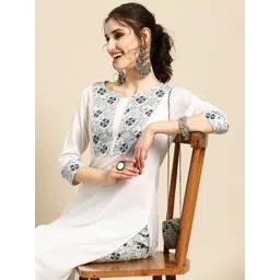 Sangria Floral Yoke Design Regular Gotta Patti Kurta with Palazzos-picture-30
