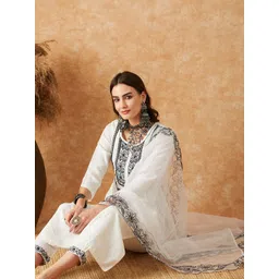 Sangria Floral Yoke Design Thread Work Straight Kurta With Trouser & Dupatta-picture-23