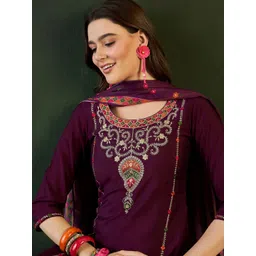 Sangria Purple Floral Embroidered Zari Sequence Kurta With Trousers & Dupatta Set-picture-10