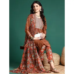 Sangria Yoke Embroidered Floral Lurex Printed Kurta Set With Dupatta-picture-26