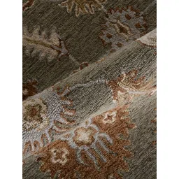 saraswatii global Grey & Off White Floral Anti-Skid Woollen Carpet image 4
