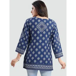 Saree Swarg Women Blue Floral Printed Crepe Top image 4