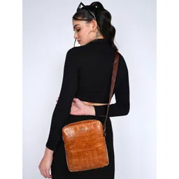 Sassora Animal Textured Leather Structured Shoulder Bag with Tasselled-picture-24