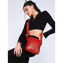 Sassora Unisex Textured Leather Messenger Bag-picture-25