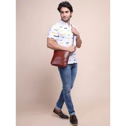 Sassora Unisex Textured Leather Messenger Bag-picture-22