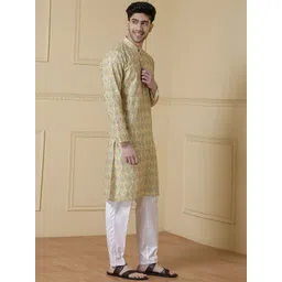 Satwaa Men Floral Embroidered Thread Work Kurta image 3