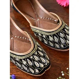 Scentra Women's Black Ethnic Juttis-picture-22