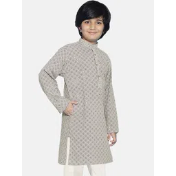 SG YUVRAJ Boys Geometric Embroidered Mandarin Collar Sequinned Straight Kurta image 4