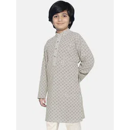 SG YUVRAJ Boys Geometric Embroidered Mandarin Collar Sequinned Straight Kurta image 5