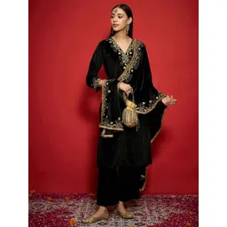 Shae by SASSAFRAS Embroidered Velvet Dupatta with Zari-picture-40