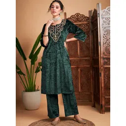 Shae by SASSAFRAS Ethnic Motifs Yoke Design Zari Sequined Velvet Kurta-picture-20
