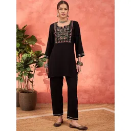 Shae by SASSAFRAS Women Floral Embroidered V-Neck Kurta with Salwar-picture-20