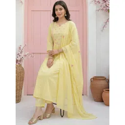 SHAHI COLLECTION Women Floral Embroidered Tiered Thread Work Pure Silk Kurta with Trousers & With Dupatta image 3