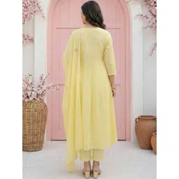 SHAHI COLLECTION Women Floral Embroidered Tiered Thread Work Pure Silk Kurta with Trousers & With Dupatta image 5