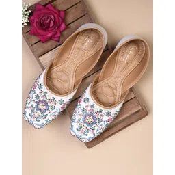 Shoestail Women Jutties Bellies For Women-picture-12