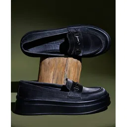 Shoetopia Chain Applique Detailed Loafers - Black-picture-16