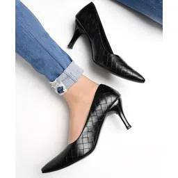 Shoetopia Embossed Diamond Pattern Classic Pumps - Black-picture-12