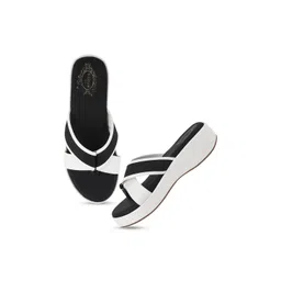 Shoetopia Flatform Sandals image 2