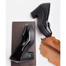 Shoetopia Solid Block Heel Sandals - Black-picture-21