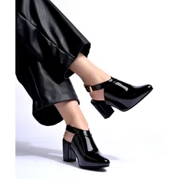 Shoetopia Solid Buckle Closure Block Heeled Sandals - Black-image-9