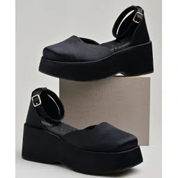 Shoetopia Solid Platform Heel Sandals - Black-picture-33