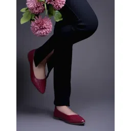 Shoetopia Women's Red Flat Ballets-picture-40