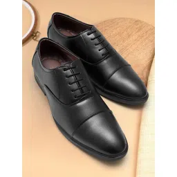 Shooz Men Textured Formal Oxford Shoes-picture-23