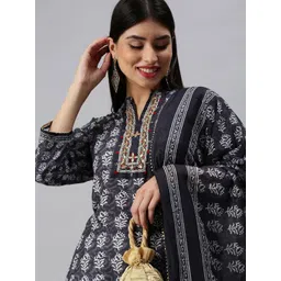 SHOWOFF Grey Floral Three-Quarter Sleeves Mandarin Collar Sequinned Straight Kurta Sets-picture-27