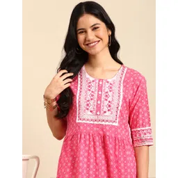 SHOWOFF Women Pink Ethnic Motifs Printed Empire Thread Work Kurta with Trousers-picture-22