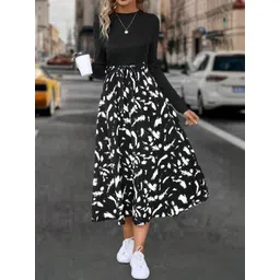 SHYAM SUNDARI Print A-Line Midi Dress-picture-24