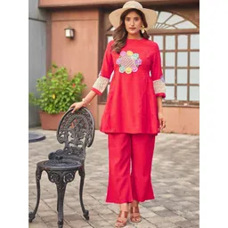 Sia Ab Pehnegi Duniya Embroidered Roud Neck Thread Work Kurta With Trousers-picture-37