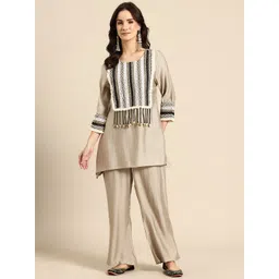 Sia Ab Pehnegi Duniya Printed Thread Work Kurta With Trousers-picture-29