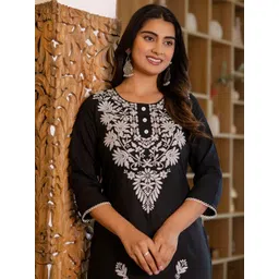 Skylee Pop Women Embroidered Chikankari Kurta image 4