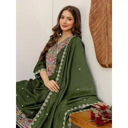 Skylee Pop Women Floral Embroidered Kurta with Trousers-picture-23