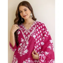 SKYLEE Women Ethnic Motifs Printed Sequinned V-Neck Straight Kurta with Trousers & Dupatta-picture-40